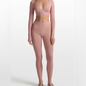 New NikeSKIMS Sold Out WEIGHTLESS LAYERS V-LINE 26" LEGGING Himalayan Pink XS